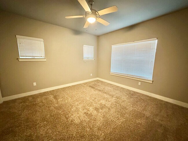 Building Photo - 5233 Boardwalk Dr