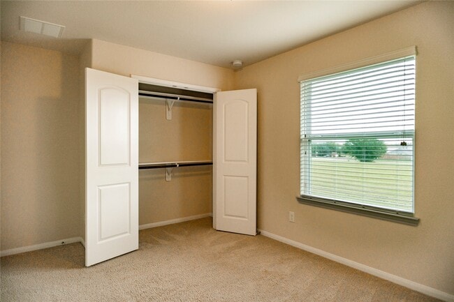 Building Photo - 7115 Ironwood Forest Dr