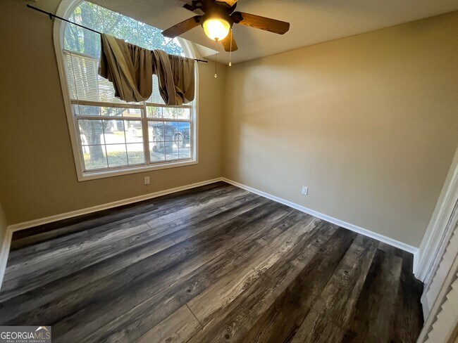 Building Photo - 70 Park Meadows Dr SW