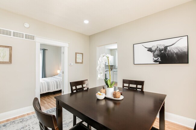 Building Photo - 1122 Emerson Ave