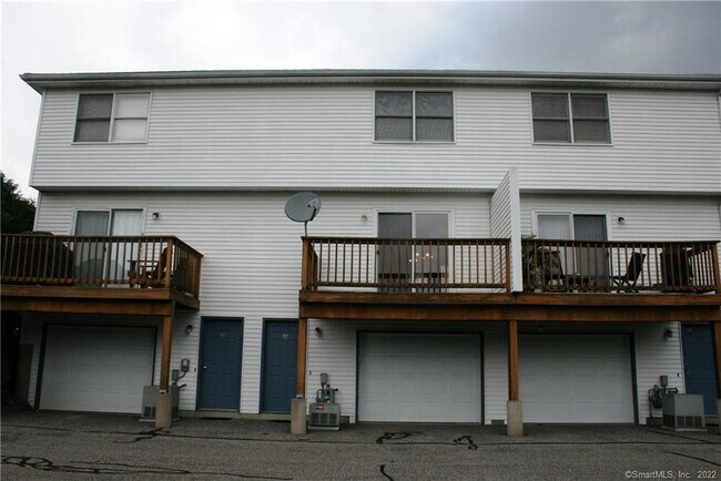 Building Photo - 92 Commodore Commons Ct