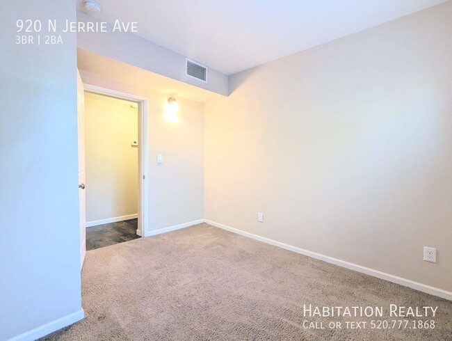 Building Photo - 920 N Jerrie Ave