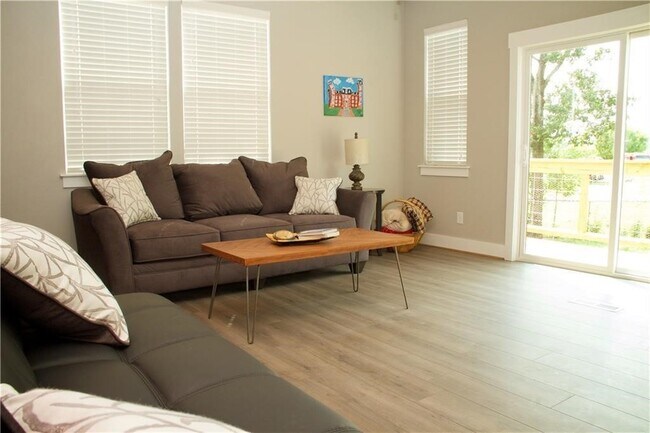 Building Photo - 1575 Brooks Ave