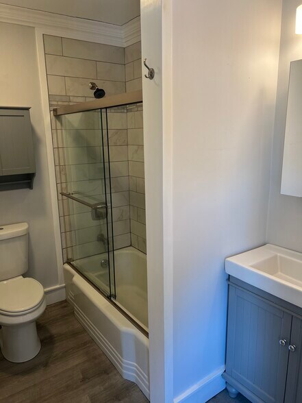 Building Photo - 116 Maple Ave