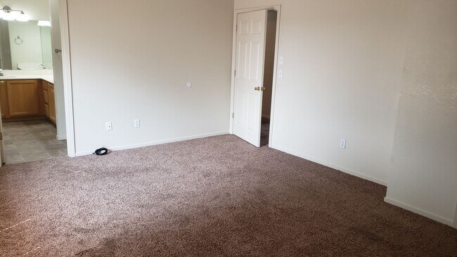 Building Photo - ONLY $2,550 PER MONTH FOR THIS SPACIOUS RANCH STYLE HOME -  2056 SQ FT / 3BDRM/2BATH/3GARAGE ON O...