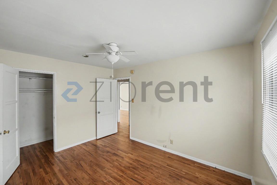 Building Photo - Unit