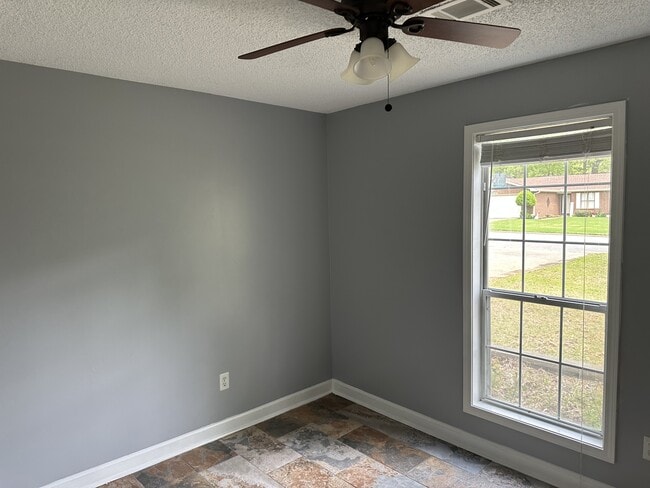 Building Photo - 3205 Turtle Creek Rd