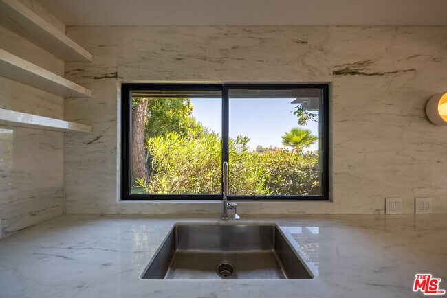 Building Photo - 13302 Mulholland Dr