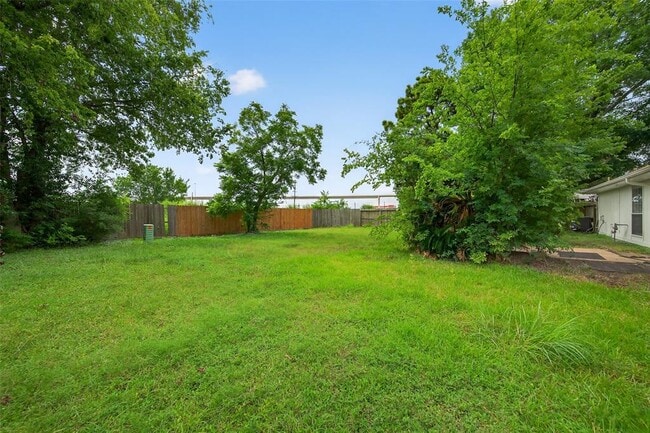 Building Photo - 6906 Pembrough Ln