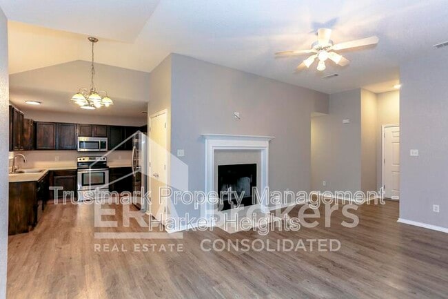 Building Photo - 1614 Twisted Oak Dr