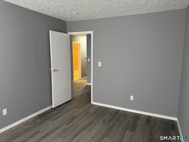 Building Photo - 235 Henry Ave