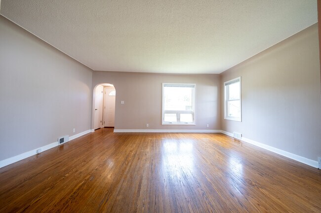 Building Photo - 2116 W 105th St
