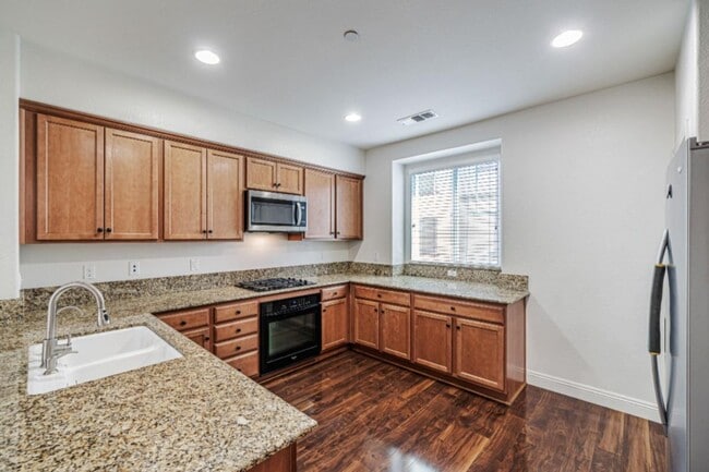 Building Photo - 6704 S Mariposa Ln