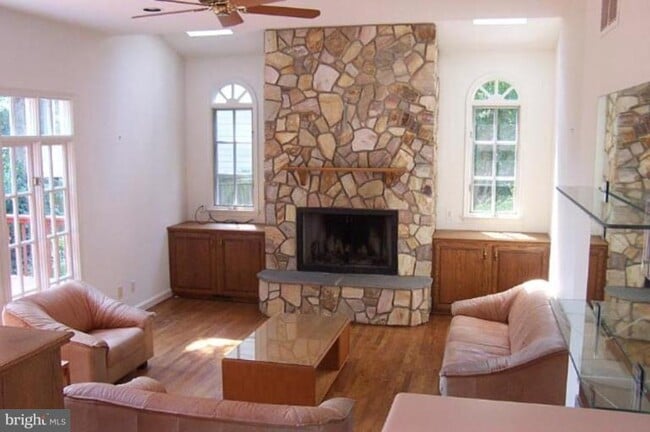 Building Photo - 9405 Locust Hill Rd