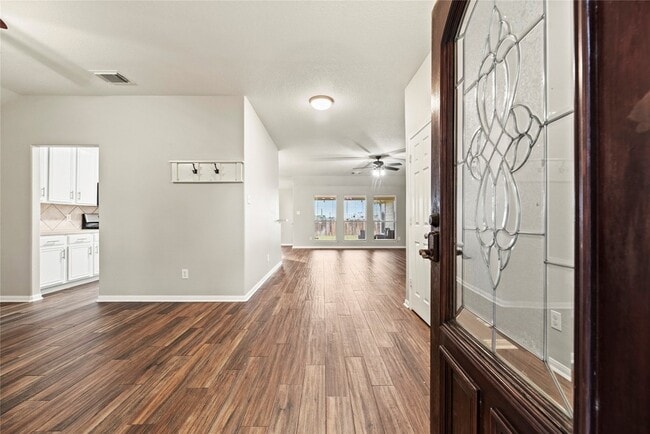 Building Photo - 9910 Pine Flats Dr