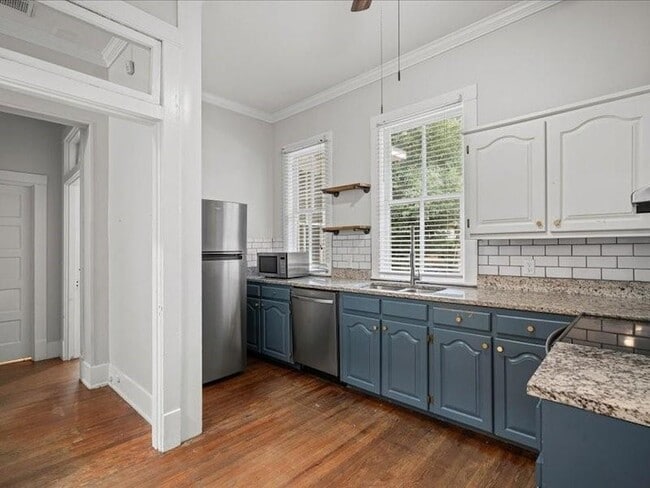 Building Photo - 1151 Caroline Ave