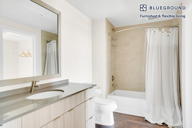 Building Photo - 985 Albion St