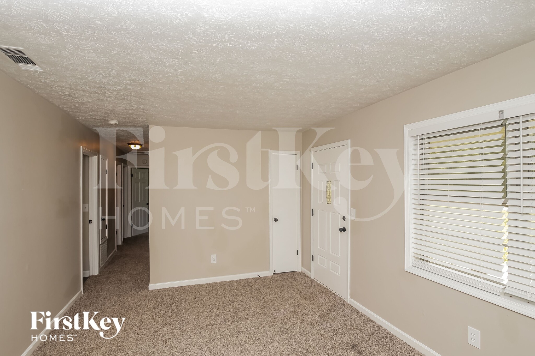 Building Photo - 2422 Chestnut Log Ln