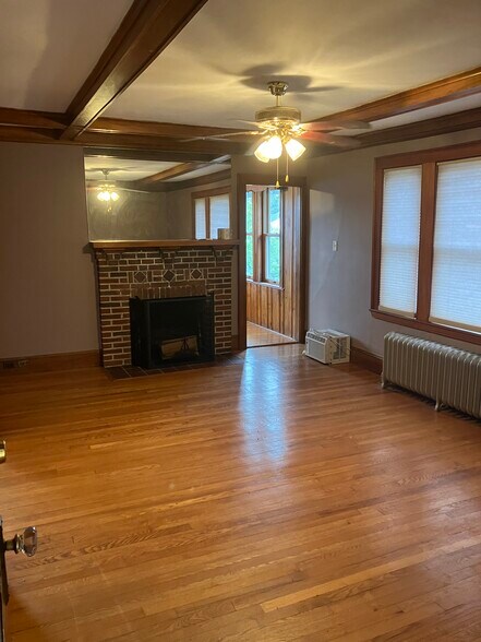Building Photo - 93 Hillside Rd