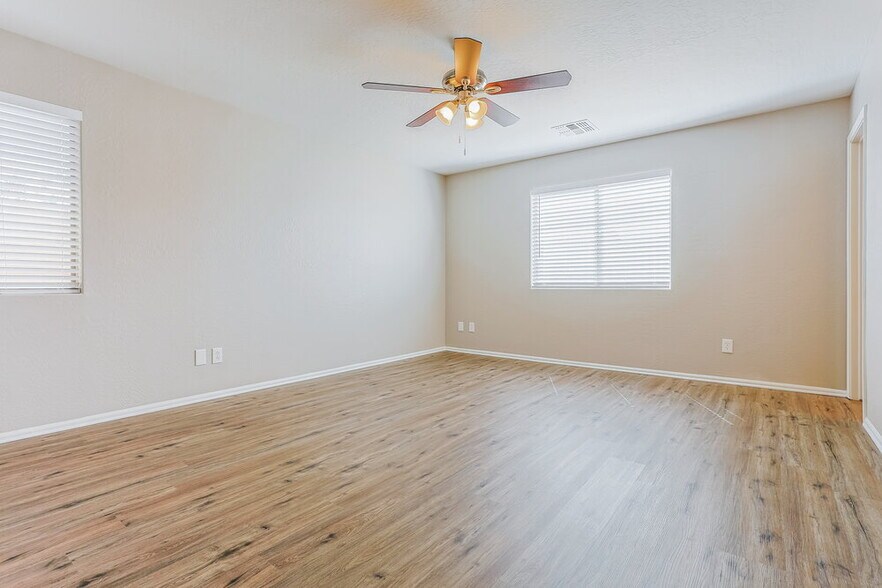 Building Photo - 43759 Colby Dr