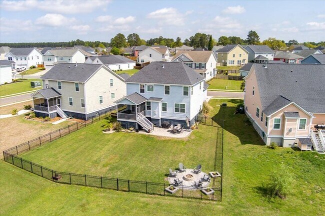 Building Photo - Show stopping 5 bed/3 bath rental in the h...