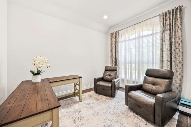 Building Photo - Comfort Living Near Sea World