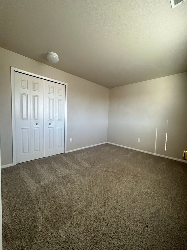 Building Photo - Condo Available For Rent In Northeast Boul...