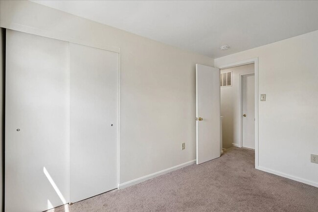 Building Photo - Immediate move-in at Goshen Village