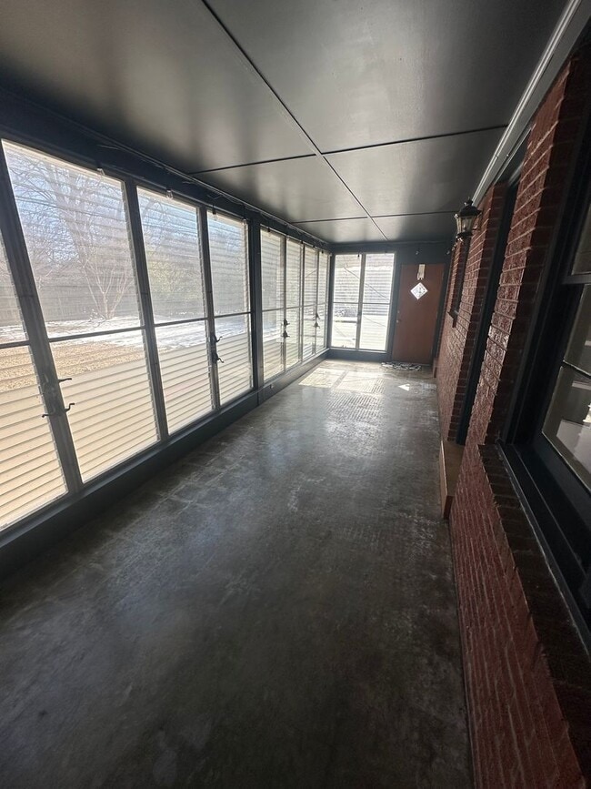 Building Photo - 3BD/2BA Home Located in Colonial Acres