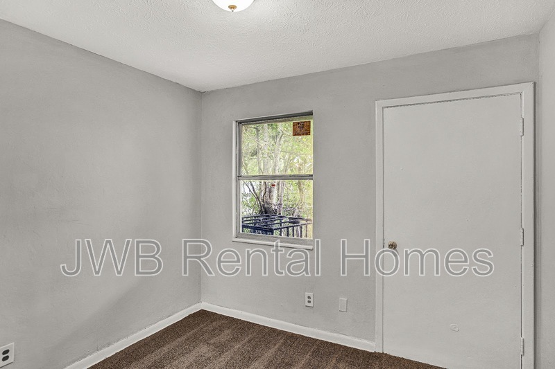 Building Photo - 7213 Ken Knight Dr W