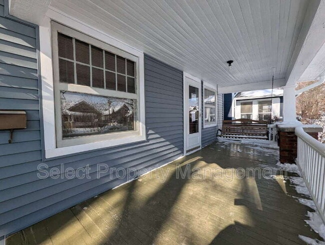 Building Photo - 1131 Pemberton Dr