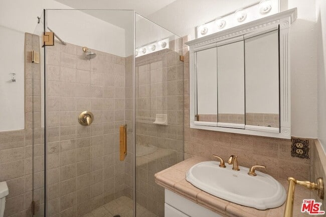 Building Photo - 15005 Killion St