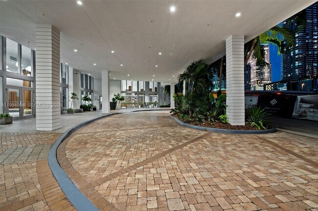 Building Photo - 350 S Miami Ave