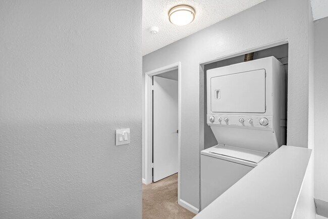 Building Photo - 165 Oddstad Dr