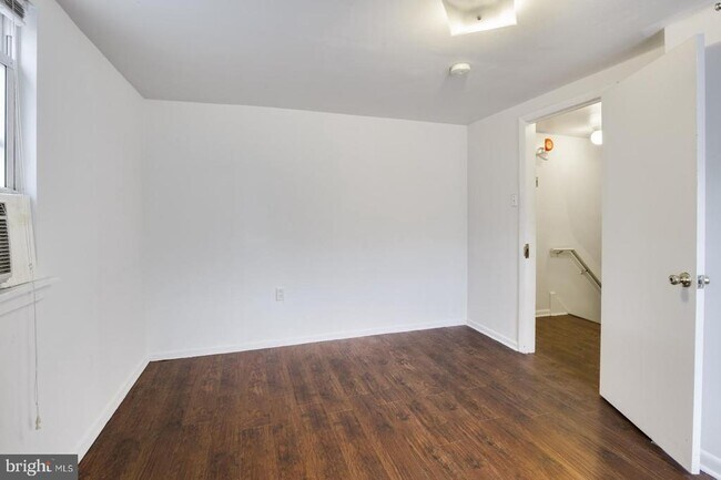 Building Photo - 240 W Girard Ave