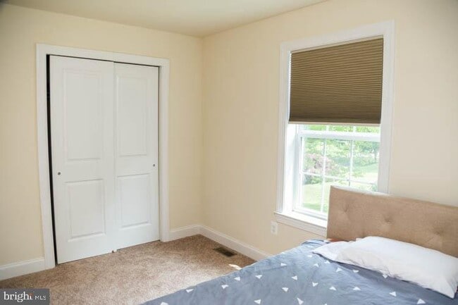 Building Photo - 415 Dearnley St