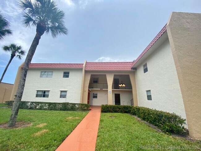 Building Photo - 138 Lake Frances Dr