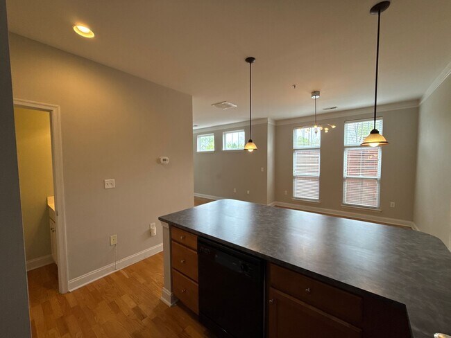Building Photo - Elizabeth Townhome - T.R. Lawing Realty Property