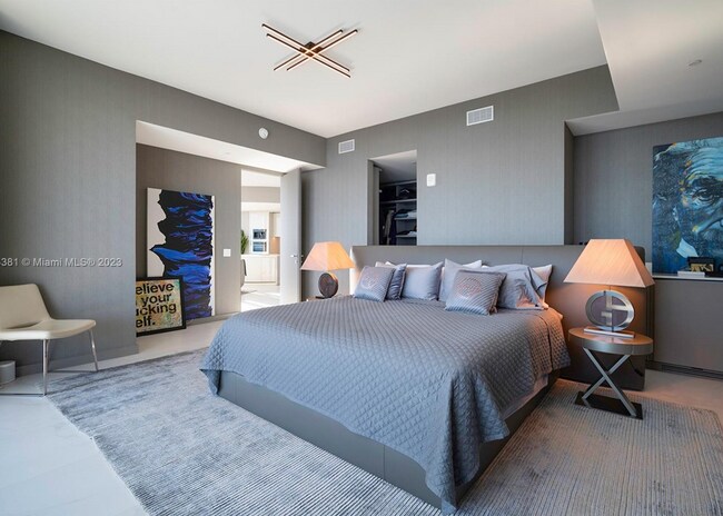 Building Photo - 18975 Collins Ave