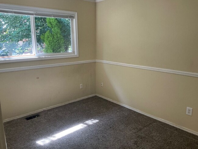 Building Photo - ROOM TO ROAM