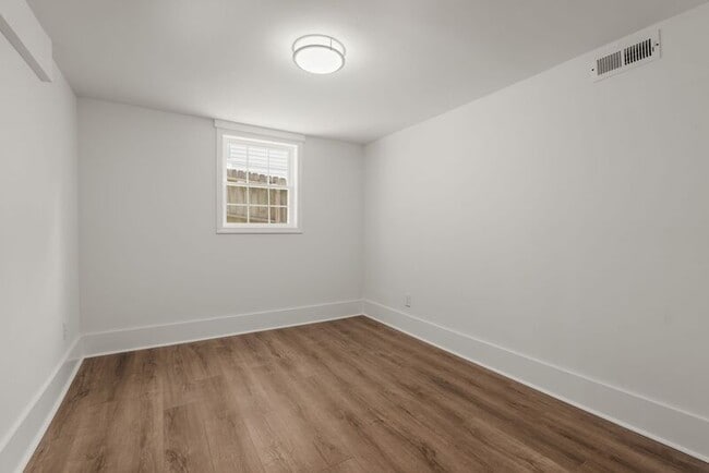 Building Photo - 1326 Ardee Ave