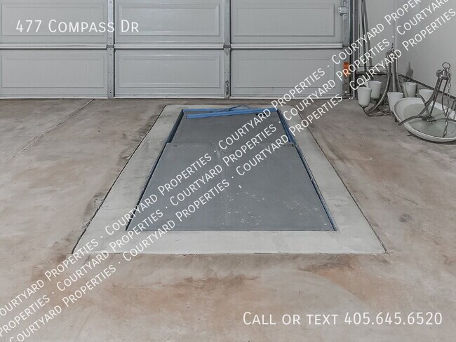 Building Photo - 477 Compass Dr