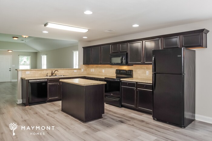 Building Photo - 243 Bermuda Lakes Dr