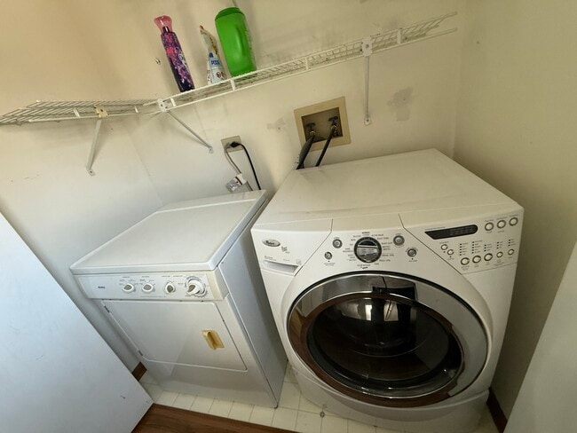 Building Photo - 210 Shadybrook Ln