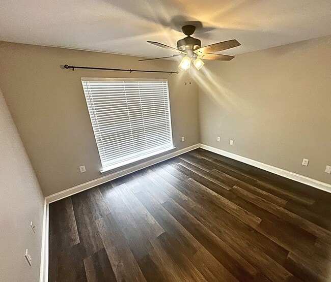 Building Photo - Traditional Neighborhood Living with Luxury