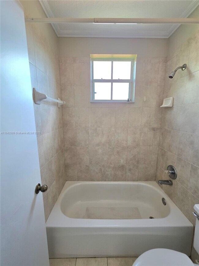 Building Photo - 584 Cambridge Dr