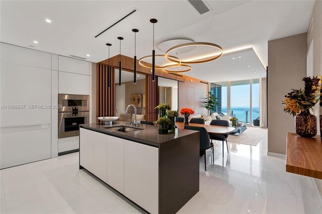 Building Photo - 300 Biscayne Blvd Way