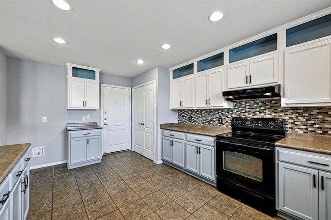 Building Photo - 214 Briarwood Dr