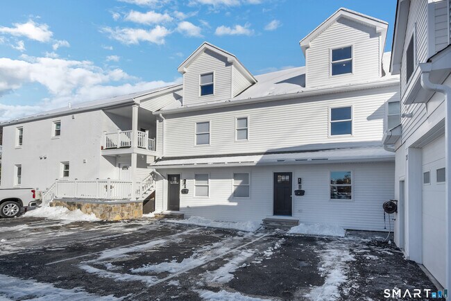 Building Photo - 20 Bouton St