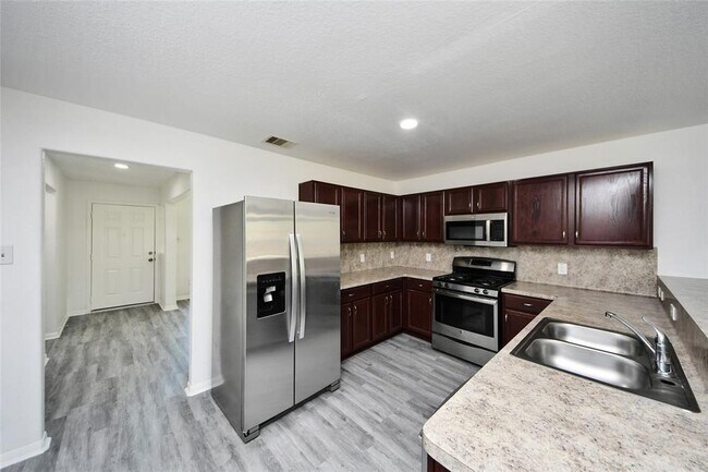 Building Photo - 21626 Dean Dale CRT